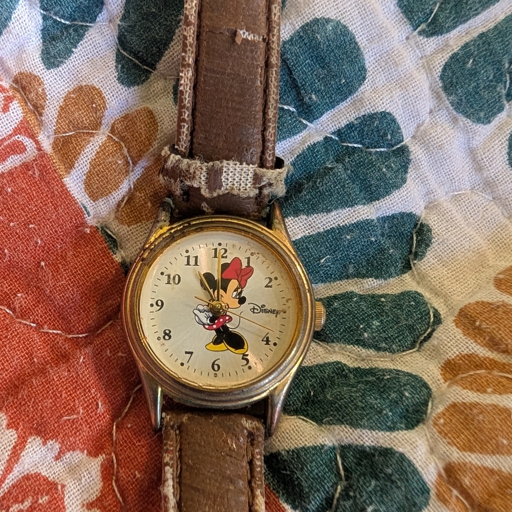 Disney Minnie Mouse Gold Watch